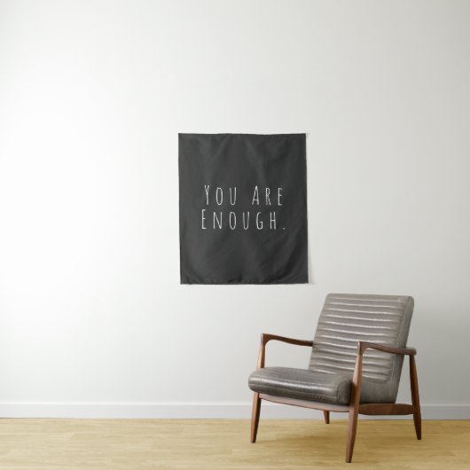 Tenture VOUS EN ÊTES ASSEZ | Graphique d'art Word inspirat (En situation)