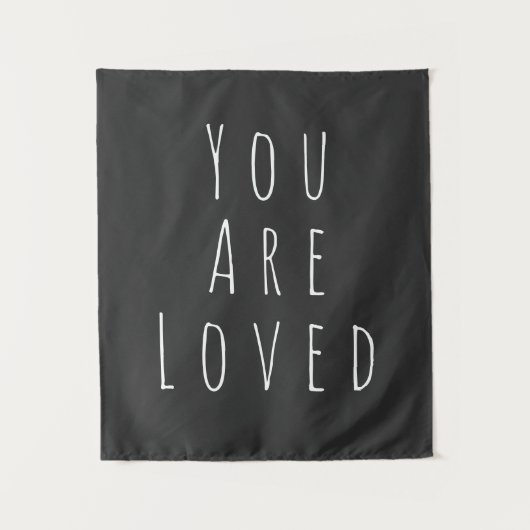 Tenture Vous Êtes Aimés | Mots Inspirants Noir Blanc (Devant)