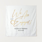 Tenture We Are Engaged! Gold Backdrop (Devant)