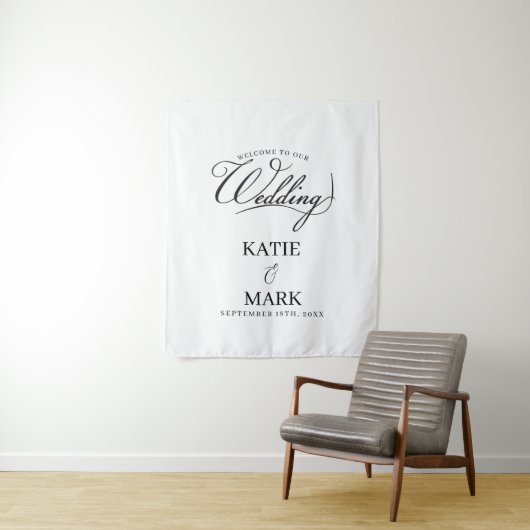 Tenture Welcome To Our Wedding Calligraphy Fabric Sign (En situation)