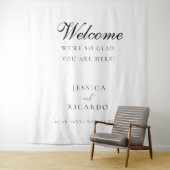 Tenture We're so glad you're here wedding welcome sign  (En situation)