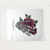 Tenture Whimsical Bourgogne Floral Squelette Mariage gothi (Devant (Horizontal))