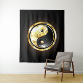 Tenture Yin Yang or sur noir (En situation)