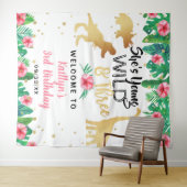 Tenture Young Wild & Three Dinosaur Girls 3e anniversaire (En situation (horizontale))