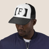 Tenue de maille à monogramme casquette en maille a (En situation)