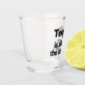 Tequila est toujours la réponse verre à chaud (Gauche)
