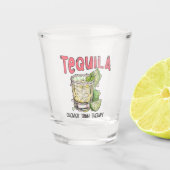Tequila Goedkoper dan therapie Grappige Tequila Me Shot Glas (Voorkant)