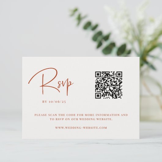 Terra Cotta Herfst Bloemenbruiloft QR-code RSVP Kaartje (Staand voorkant)