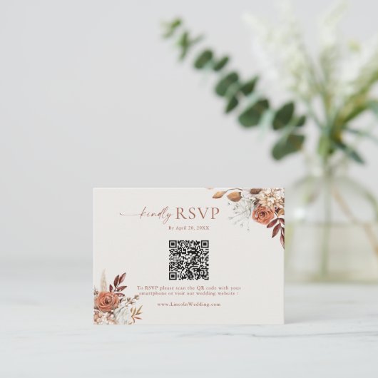Terracotta Bloemen QR Code RSVP Bruiloft Informatiekaartje (Staand voorkant)