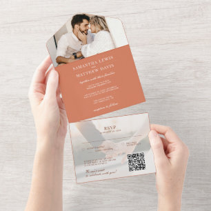 Terracotta bruiloft met optie tot RSVP QR-code All In One Uitnodiging