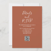 Terracotta Elegant Script QR Code Weddenschap Kaart (Achterkant)