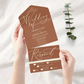 Terracotta en crème kalligrafie script bruiloft all in one uitnodiging