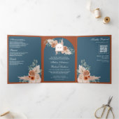 Terracotta Floral Dusty Blue QR Code Wedding Drieluik Uitnodiging (Binnen)