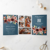 Terracotta Floral QR Code Dusty Blue Wedding Drieluik Uitnodiging (Binnen)