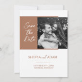 Terracotta Foto Save the Date Kaart met Monogram (Achterkant)