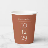 Terracotta minimalistische speciale datum bruiloft papieren bekers (Achterkant)