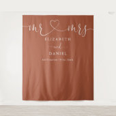 Terracotta Mr en Mrs Hart Script Trouw Wandkleed (Voorkant)
