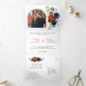 Terracotta Navy Blue Pampas Grass Rustic Wedding Drieluik Aankondiging (Binnen)