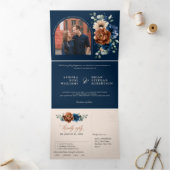 Terracotta Navy Blue Pampas Grass Rustic Wedding Drieluik Aankondiging (Binnen)