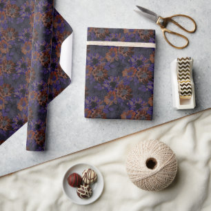 Terracotta, paarse bloemen op een fluweelachtig gr cadeaupapier
