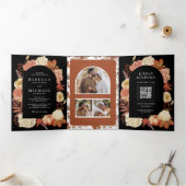 Terracotta Pompoen Bloemen QR Code Zwart Bruiloft Drieluik Uitnodiging (Binnen)