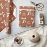Terracotta Sand Bow Fête des mariées personnalisée<br><div class="desc">Papier d'enveloppement de Fête des mariées personnalisé en terre cuite et en sand. Parfait pour les thèmes tendance de la fête "Elle noue le noeud". Palette de couleur boho neutre. Personnalisez avec le nom et l'événement de la future mariée. © Kimbellished,  LLC</div>