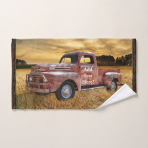Terrain de ferme de camions antiques Red
