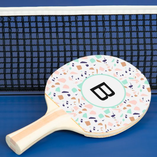 Terrazzo white blush mint monogram initiaal tafeltennisbatje (Insitu)