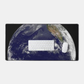 Terre Avec Trois Cyclones Tropicaux Dans Le Pacifi (Clavier et souris)