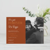 Terre cuite | CasuaI | Fun Wedding Invitations (Debout devant)
