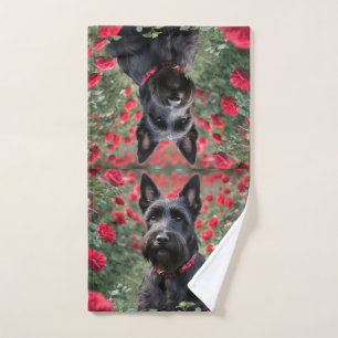 Terrier Écossais Noir Dans Les Roses Rouges,