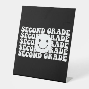 Terug naar school tweede klas leraar reclamebord met voetstuk