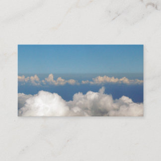 Tête dans les cartes de visite de nuages