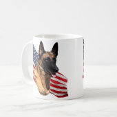 Tête de Malinois de Belge avec la tasse de drapeau (Devant gauche)