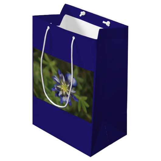 Texas Bluebonnet Gift Bag Medium Cadeauzakje (Voorkant Gekanteld)