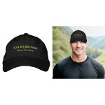 Texte commercial jaune brodé sur le Casquette<br><div class="desc">Casquette que vous pouvez customiser en tapant votre nom d'entreprise, ville ou ville et état. Le texte sera brodé sur le casquette. La couleur du fil est jaune. Vous pouvez l'inclure dans vos produits promotionnels, cadeaux ou cadeaux offerts à vos clients ou clients, une stratégie de marketing pour annoncer votre...</div>