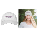 Texte commercial mauve brodé sur le Casquette<br><div class="desc">Casquette que vous pouvez customiser en tapant votre nom d'entreprise, ville ou ville et état. Le texte sera brodé sur le casquette. La couleur du fil est violette. Vous pouvez l'inclure dans vos produits promotionnels, cadeaux ou cadeaux offerts à vos clients ou clients, une stratégie de marketing pour annoncer votre...</div>