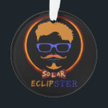 Texte drôle de coutume de hippie de l'éclipse<br><div class="desc">Le 21 août 2017, une éclipse solaire totale sera évidente à travers une grande partie des Etats-Unis - également connus sous le nom de "grande éclipse solaire américaine." Cette conception de souvenir d'amusement a un contour d'un visage de hippie à l'intérieur de l'éclipse avec les mots, "Eclipster solaire" et pièce...</div>