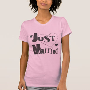 Texte noir avec le coeur juste marié Tshirt