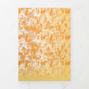 Textielpatroon met een levendig oranje en goud drieluik uitnodiging