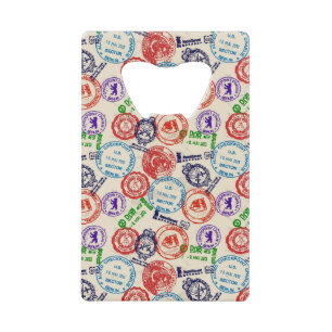 Textuur met echte stempels. kredietkaart flessenopener