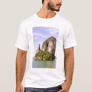 Thailand, Andamanzee. Ao Phang Nga-eilanden in T-shirt