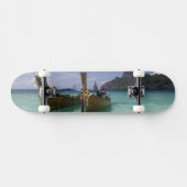 Thailand, Phi Phi Don Island, strand van Yong Kase Skateboard (Horizontaal)