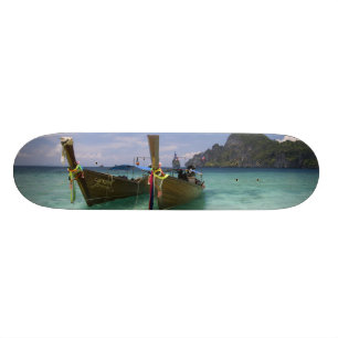 Thailand, Phi Phi Don Island, strand van Yong Kase Skateboard