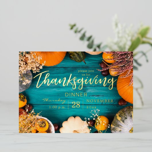 Thanksgiving-inwendige pompoen met blauw pompoen folie uitnodiging (Staand Voorkant)