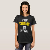 The Champ Is Here Motivational Chamonship Chamon  T-shirt (Voorkant volledig)