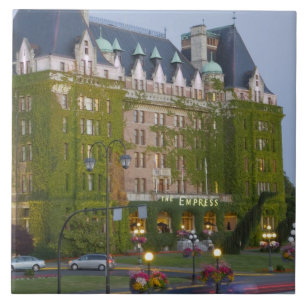 The Empress Hotel aan de binnenhaven in Tegeltje