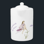 Thé Fleur Fleur Personnalisée<br><div class="desc">Pot de thé à la fleur - Personnalisez pour un cadeau spécial supplémentaire. L'oeuvre originale d'une fée perchée sur une branche de lavande est de l'artiste fae et auteure Elizabeth Andrews.</div>