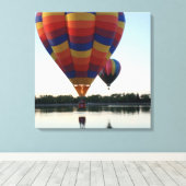 The Lake Fly By - Hete lucht ballonvaren in CO Canvas Afdruk (Insitu (Houten vloer))