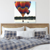 The Lake Fly By - Hete lucht ballonvaren in CO Canvas Afdruk (Insitu (Slaapkamer))
